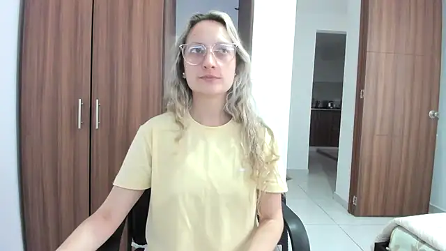 Snapshot of Adele_johnsonn1 chatting on 09/16/25, 02:51 Adele johnsonn1 online show from 09/16/25, 02:51