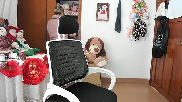 Snapshot of Adele_johnsonn1 chatting on 12/05/25, 03:43 Adele johnsonn1 online show from 12/05/25, 03:43