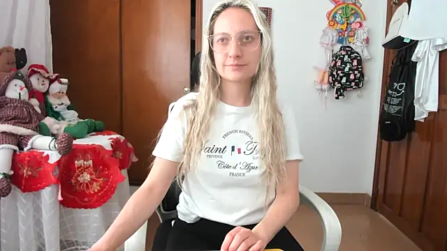 Snapshot of Adele_johnsonn1 chatting on 12/03/25, 03:55 Adele johnsonn1 online show from 12/03/25, 03:55