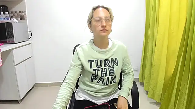 Snapshot of Adele_johnsonn1 chatting on 02/06/25, 12:37 Adele johnsonn1 online show from 02/06/25, 12:37