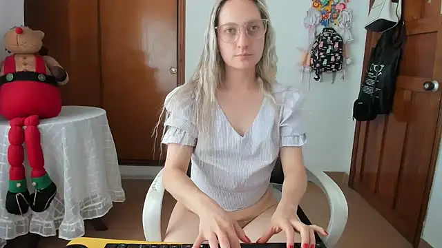 Adele johnsonn1 online show from 05/15/26, 06:39