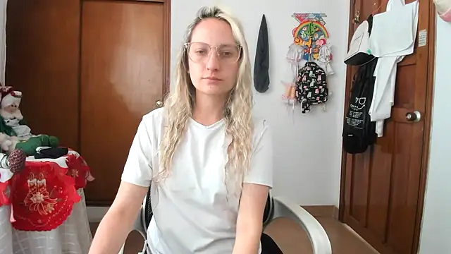 Snapshot of Adele_johnsonn1 chatting on 12/04/25, 03:22 Adele johnsonn1 online show from 12/04/25, 03:22