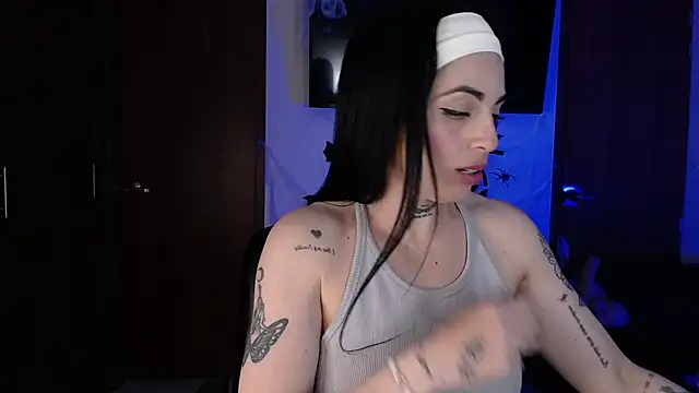 Snapshot of violett_honney chatting on 10/16/25, 05:05 violett honney online show from 10/16/25, 05:05