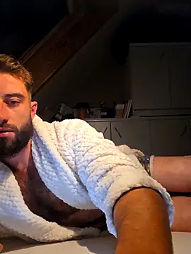 Snapshot of Vekie_007 chatting on 11/16/25, 08:57 Vekie 007 online show from 11/16/25, 08:57