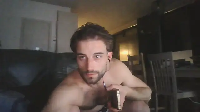 Snapshot of Vekie_007 chatting on 07/12/26, 12:44 Vekie 007 online show from 07/12/26, 12:44