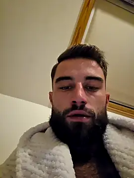 Snapshot of Vekie_007 chatting on 10/18/25, 08:44 Vekie 007 online show from 10/18/25, 08:44