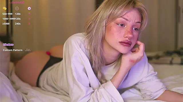 BabeHolly online show from 10/26/25, 09:59