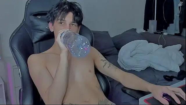 Snapshot of MarkBrowniii chatting on 12/05/24, 08:28 MarkBrowniii online show from 12/05/24, 08:28