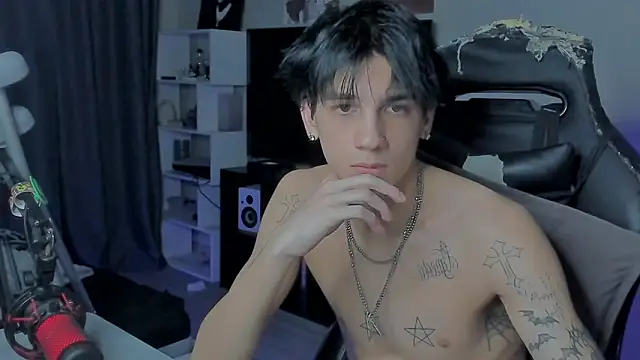 Snapshot of MarkBrowniii chatting on 10/12/25, 08:32 MarkBrowniii online show from 10/12/25, 08:32