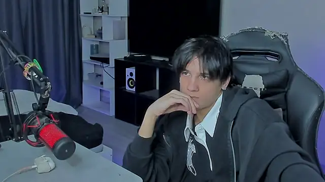 Snapshot of MarkBrowniii chatting on 10/06/25, 12:34 MarkBrowniii online show from 10/06/25, 12:34