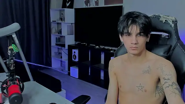 Snapshot of MarkBrowniii chatting on 09/19/25, 05:22 MarkBrowniii online show from 09/19/25, 05:22