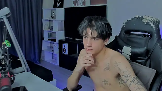 Snapshot of MarkBrowniii chatting on 09/21/25, 04:56 MarkBrowniii online show from 09/21/25, 04:56