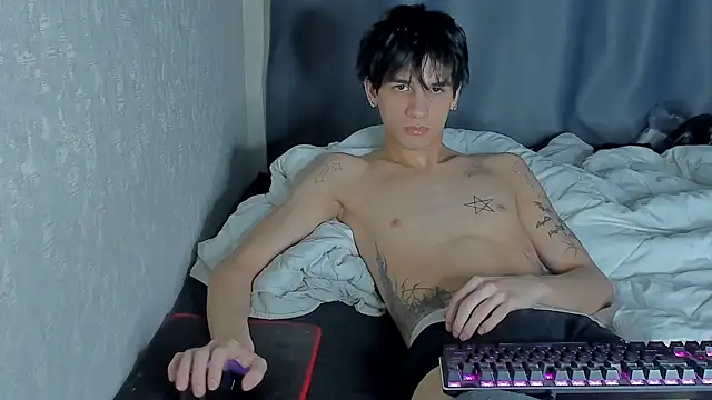 Snapshot of MarkBrowniii chatting on 10/29/25, 04:22 MarkBrowniii online show from 10/29/25, 04:22