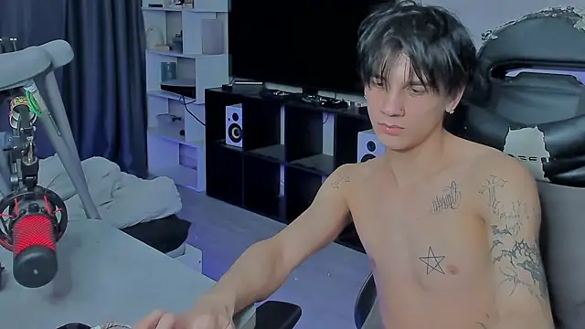 Snapshot of MarkBrowniii chatting on 10/03/25, 09:49 MarkBrowniii online show from 10/03/25, 09:49