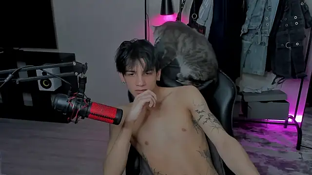 Snapshot of MarkBrowniii chatting on 02/14/25, 02:33 MarkBrowniii online show from 02/14/25, 02:33