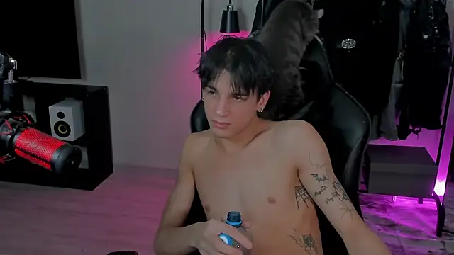 Snapshot of MarkBrowniii chatting on 02/03/25, 12:25 MarkBrowniii online show from 02/03/25, 12:25