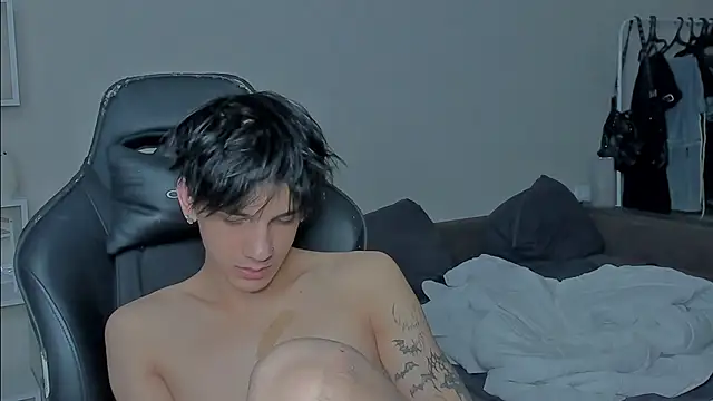 Snapshot of MarkBrowniii chatting on 12/19/24, 03:29 MarkBrowniii online show from 12/19/24, 03:29