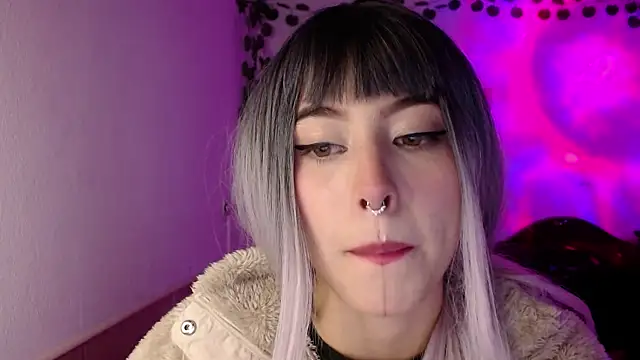 Snapshot of shayla_bbs chatting on 12/18/25, 11:36 shayla bbs online show from 12/18/25, 11:36