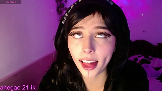 Snapshot of shayla_bbs chatting on 11/21/25, 12:59 shayla bbs online show from 11/21/25, 12:59