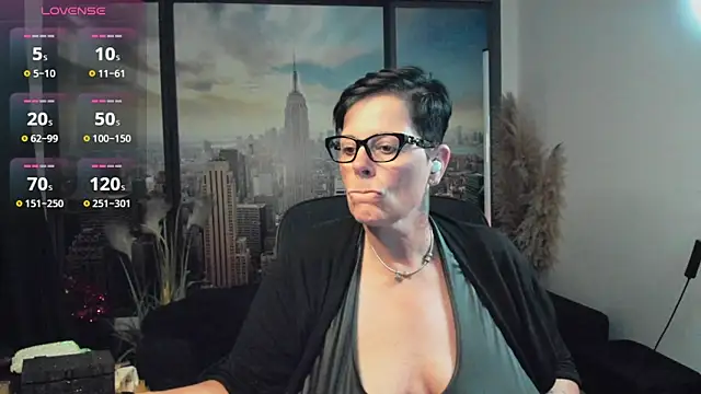 Snapshot of ninarandmann chatting on 09/21/25, 04:34 ninarandmann online show from 09/21/25, 04:34