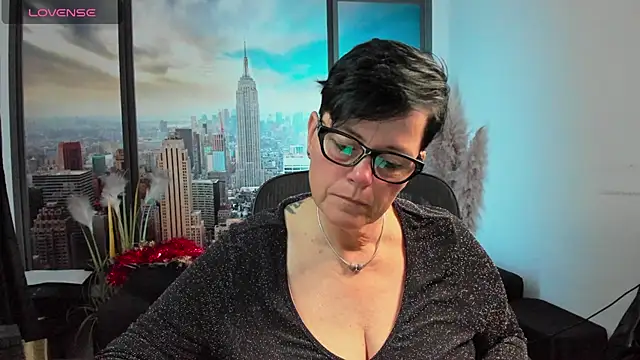 Snapshot of ninarandmann chatting on 10/16/25, 04:15 ninarandmann online show from 10/16/25, 04:15