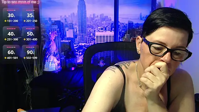 Snapshot of ninarandmann chatting on 06/19/26, 04:57 ninarandmann online show from 06/19/26, 04:57