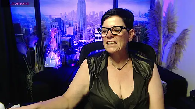 Snapshot of ninarandmann chatting on 06/25/26, 04:56 ninarandmann online show from 06/25/26, 04:56