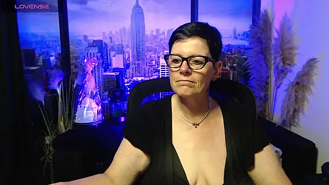 Snapshot of ninarandmann chatting on 06/24/26, 04:05 ninarandmann online show from 06/24/26, 04:05