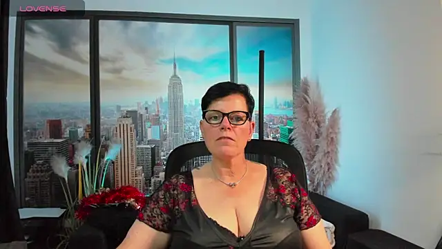 Snapshot of ninarandmann chatting on 10/14/25, 05:13 ninarandmann online show from 10/14/25, 05:13