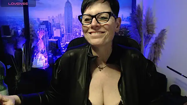 Snapshot of ninarandmann chatting on 05/19/26, 02:02 ninarandmann online show from 05/19/26, 02:02