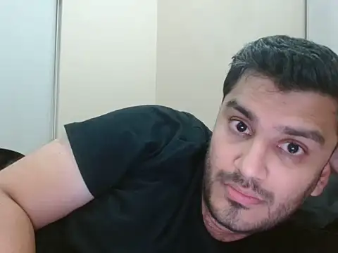 Snapshot of robintoit chatting on 06/25/26, 06:13 robintoit online show from 06/25/26, 06:13