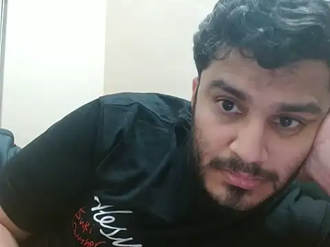 Snapshot of robintoit chatting on 06/19/26, 05:52 robintoit online show from 06/19/26, 05:52
