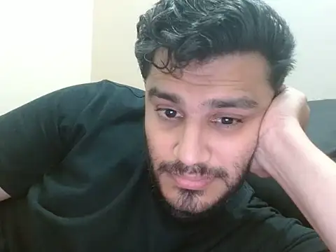 Snapshot of robintoit chatting on 06/17/26, 02:49 robintoit online show from 06/17/26, 02:49
