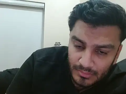 Snapshot of robintoit chatting on 06/06/26, 04:56 robintoit online show from 06/06/26, 04:56