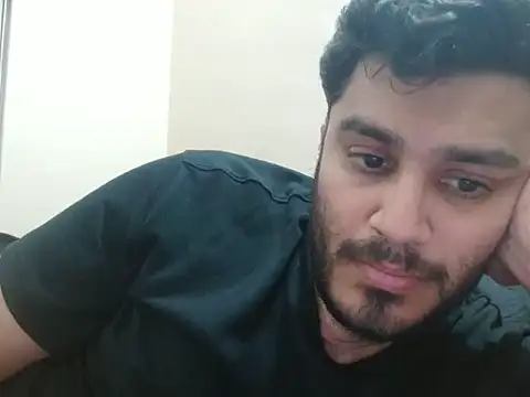 Snapshot of robintoit chatting on 06/18/26, 05:29 robintoit online show from 06/18/26, 05:29