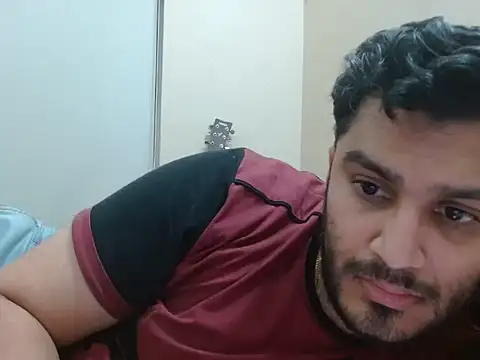 Snapshot of robintoit chatting on 06/11/26, 04:59 robintoit online show from 06/11/26, 04:59