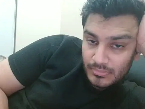Snapshot of robintoit chatting on 06/27/26, 04:35 robintoit online show from 06/27/26, 04:35