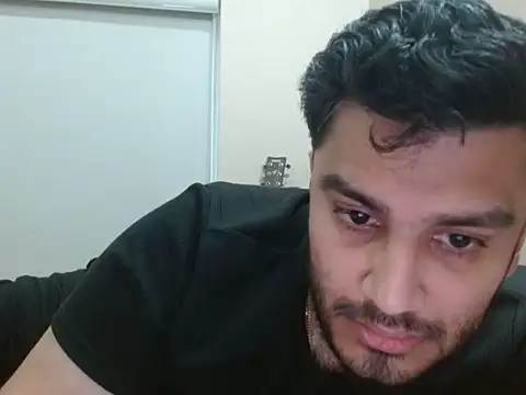 Snapshot of robintoit chatting on 06/07/26, 05:01 robintoit online show from 06/07/26, 05:01