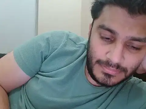 Snapshot of robintoit chatting on 07/12/26, 02:07 robintoit online show from 07/12/26, 02:07