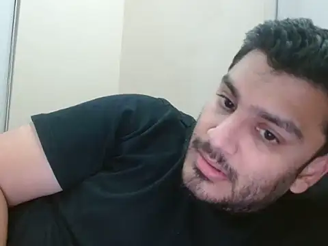Snapshot of robintoit chatting on 07/04/26, 06:12 robintoit online show from 07/04/26, 06:12