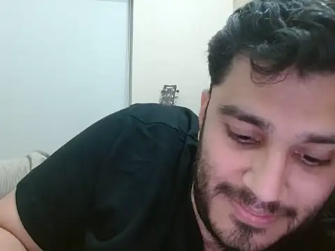 Snapshot of robintoit chatting on 06/10/26, 05:47 robintoit online show from 06/10/26, 05:47