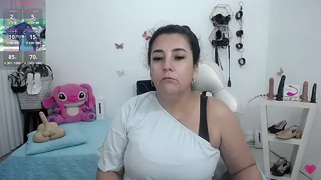 Snapshot of mom_hot__ chatting on 06/19/26, 12:55 mom hot online show from 06/19/26, 12:55