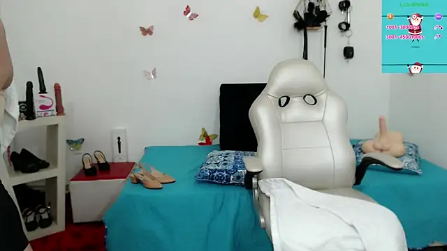 mom hot   online show from 12/18/25, 08:34