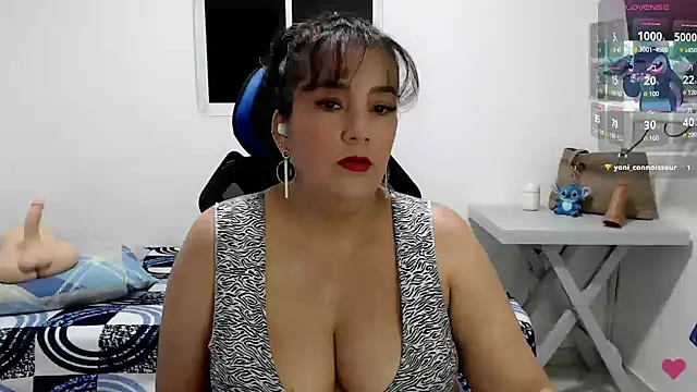 mom hot   online show from 04/27/26, 07:01