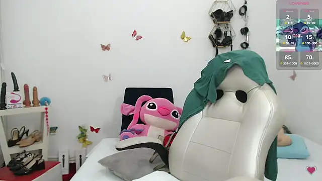 mom hot   online show from 04/23/26, 08:54