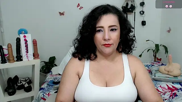 mom hot   online show from 10/03/25, 10:55