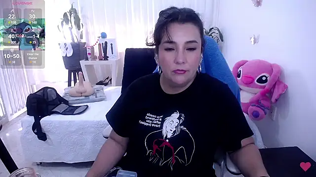 Snapshot of mom_hot__ chatting on 07/05/26, 08:59 mom hot online show from 07/05/26, 08:59
