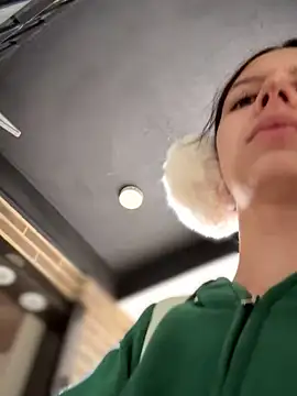 Bonniepark online show from 10/22/25, 12:37