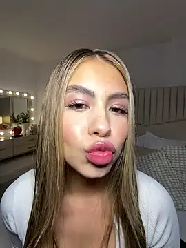  laura 02 online show from 05/19/26, 06:48