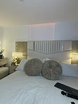  laura 02 online show from 03/13/26, 08:25